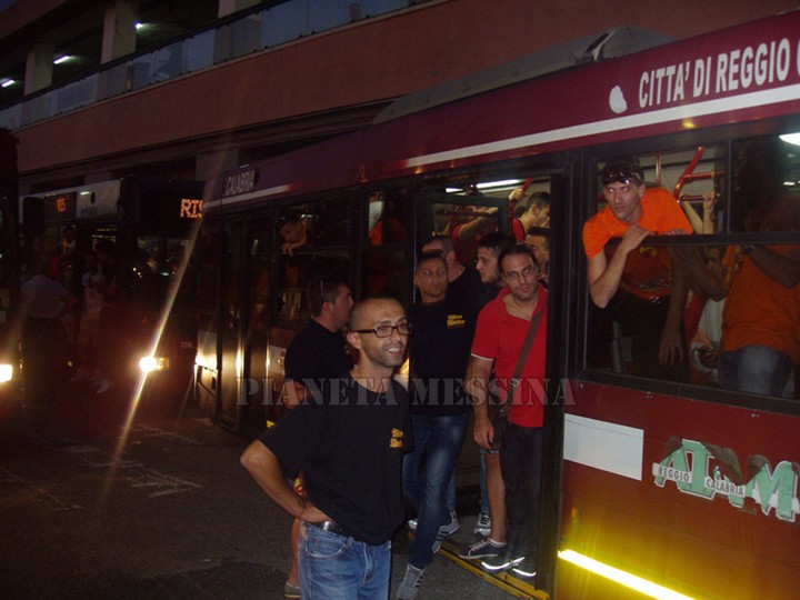 Uno dei bus navetta in partenza da Villa S. G.